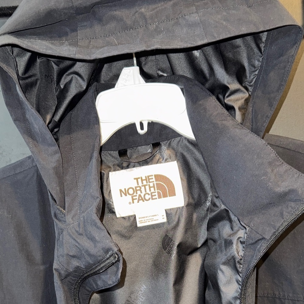 The North Face black hooded rain coat - Picture 2 of 6